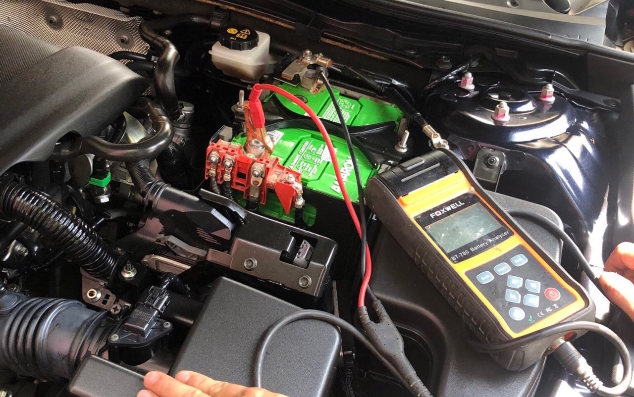 lắp đặt kiểm tra hoạt động của ắc quy