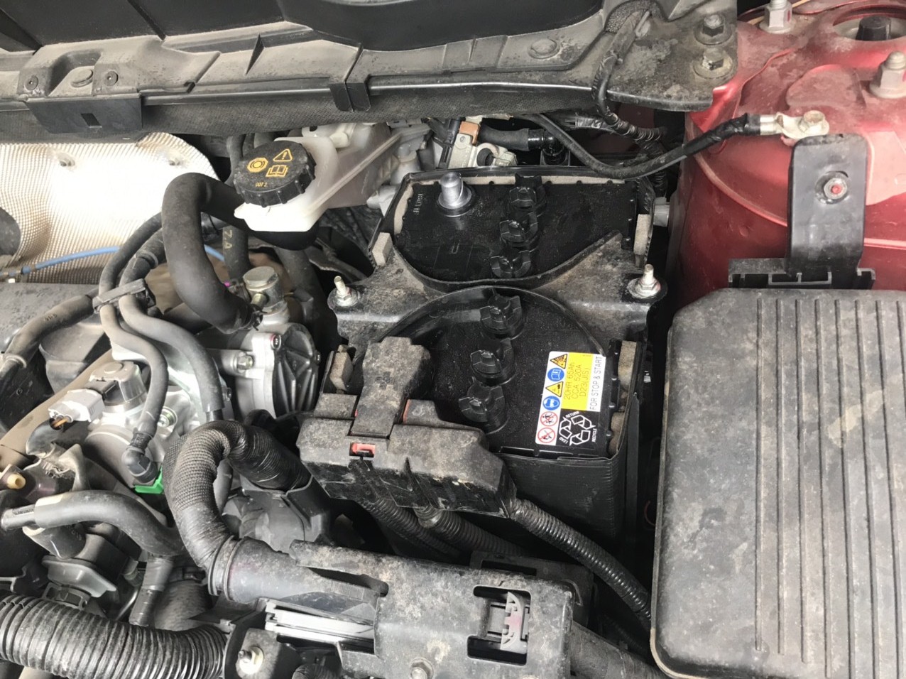 tháo đầu cọc âm ắc quy