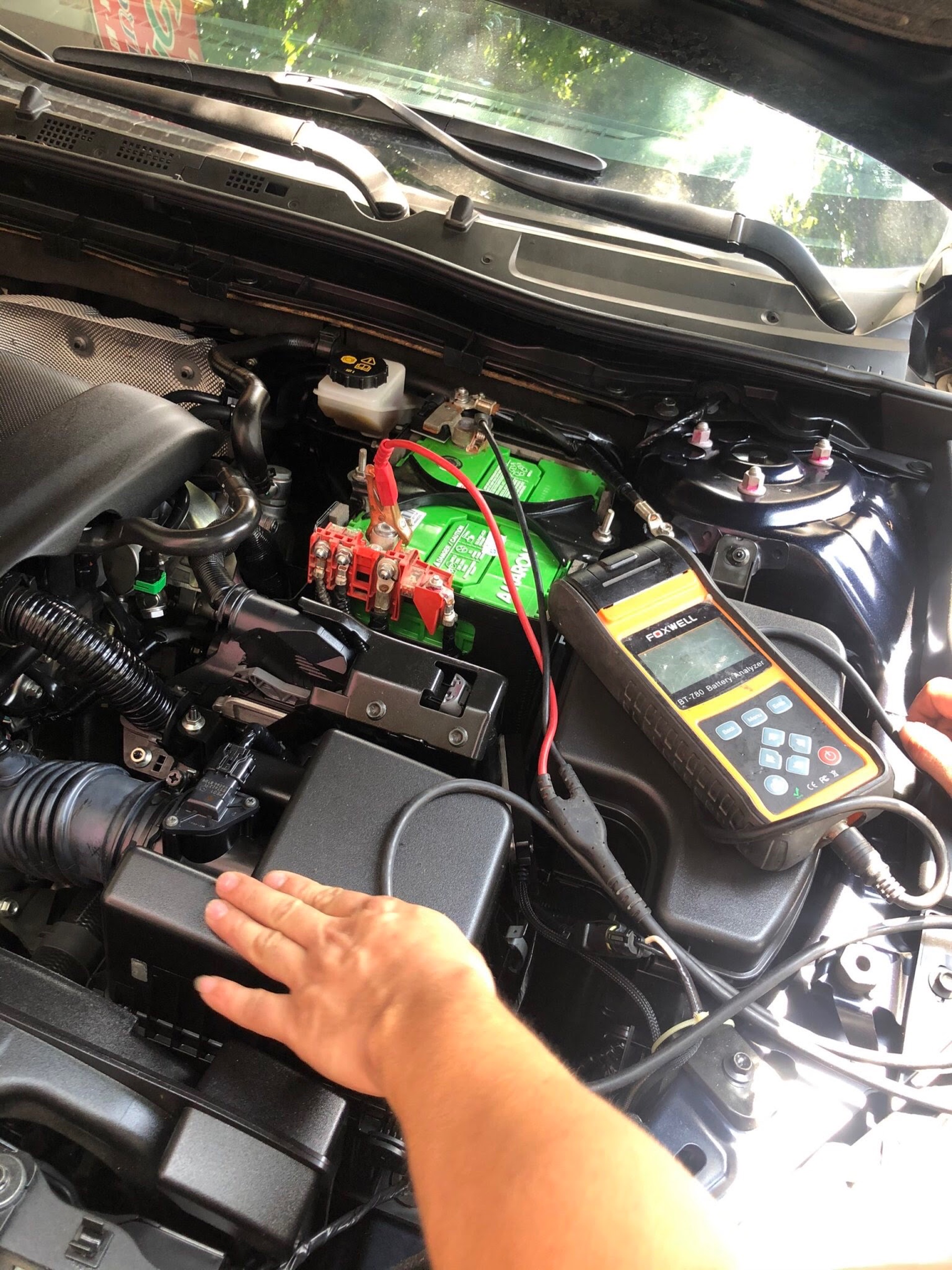 Đo kiểm tra ắc quy bằng máy chuyên dụng