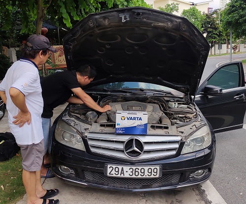 Dịch vụ thay bình ắc quy, cứu hộ ắc quy tận nơi